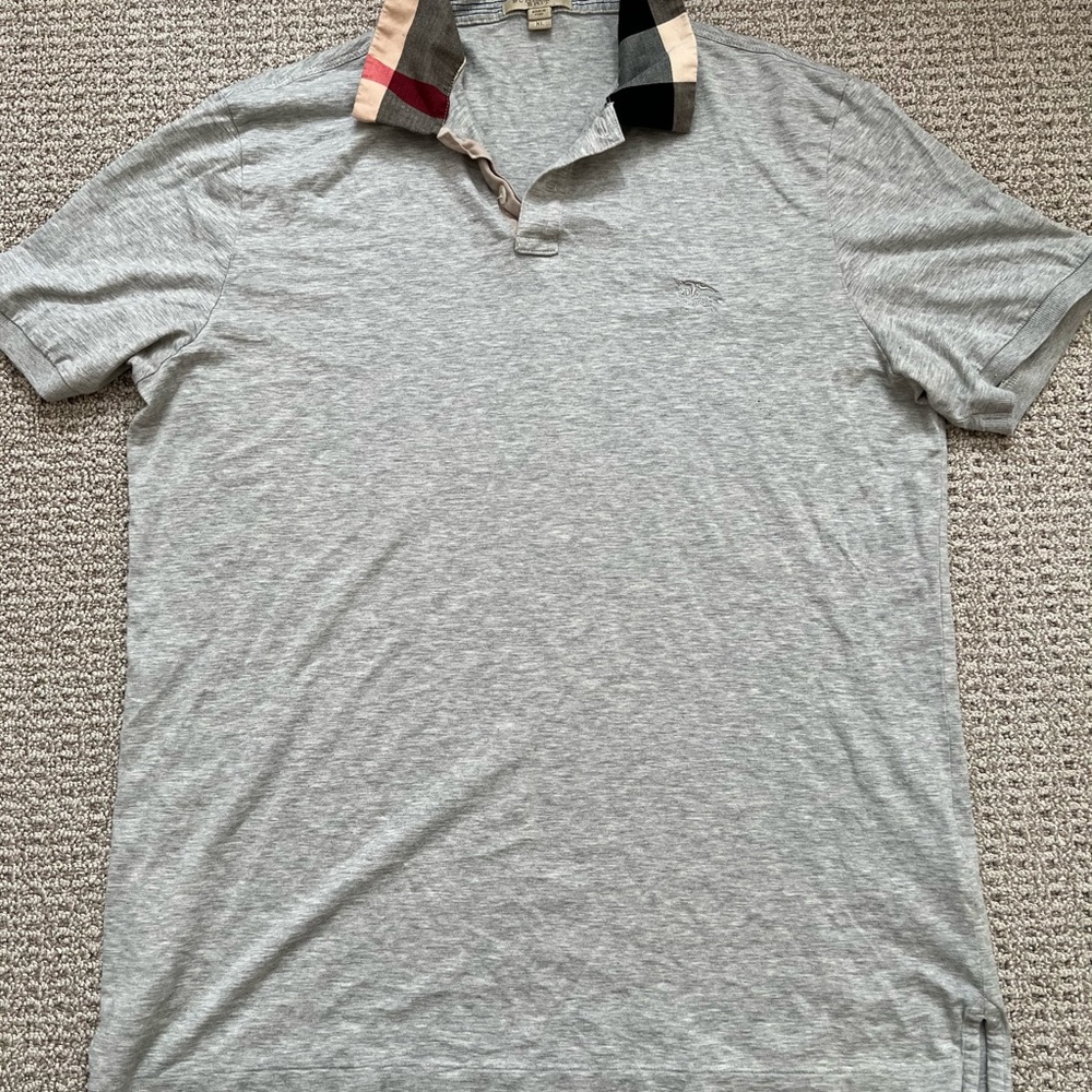 Men’s light weight Burberry polo in grey size XL